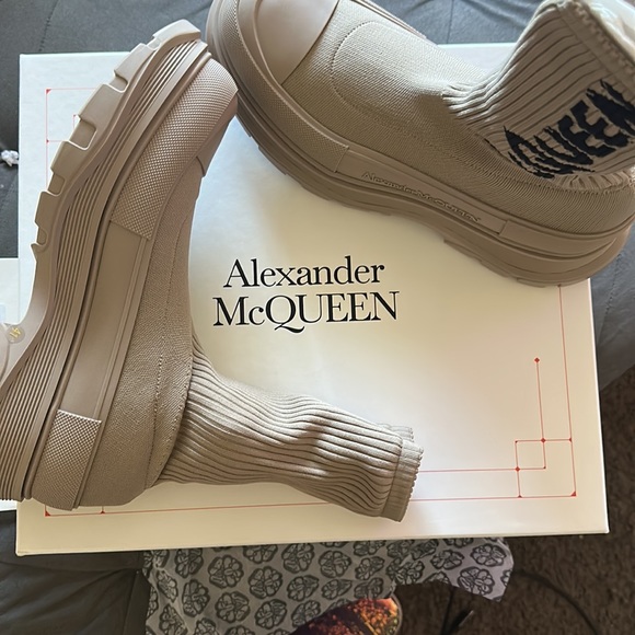 Authentic Alexander McQueen sock sneakers - Picture 2 of 3